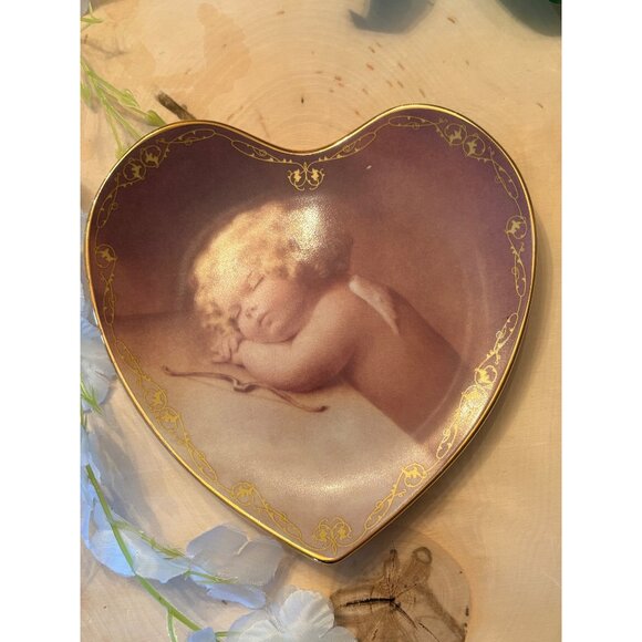 Heart-Shaped Porcelain Decorative Plate "Sweet Slumber" Angel Art & Gold Limited - Picture 3 of 9